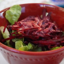 Café Survenir - Ensalada de lechuga y betarraga (incluida con el almuerzo)