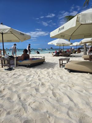 Oceanvs beach club by null