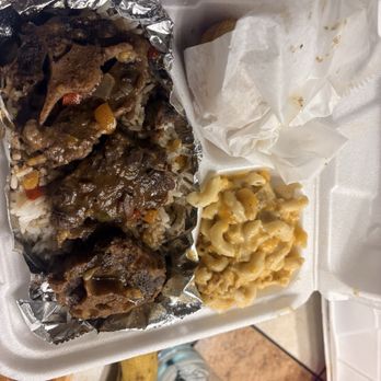 Simply Sonya’s - Oxtail Jamaican with Mac and cheese - Soul Food Near Me - Winston-Salem, North Carolina