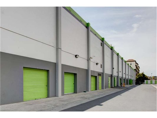 Extra Space Storage by null