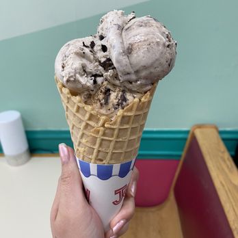 Chocolate Shoppe Ice Cream - Ice Cream & Frozen Yogurt Near Me - Skokie, Illinois Chocolate Shoppe Ice Cream - Ice Cream & Frozen Yogurt Near Me - Skokie, Illinois