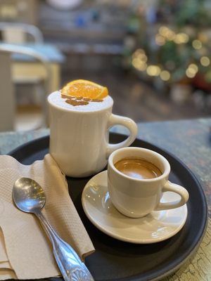 Cafe Bench | Crêpe Flushing by null