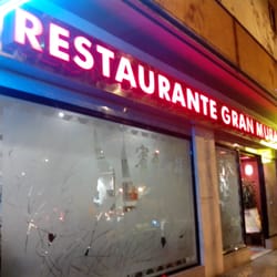 La Gran Muralla - Fachada, de noche