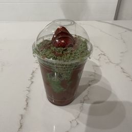strawberry dubai chocolate cup strawberry dubai chocolate cup