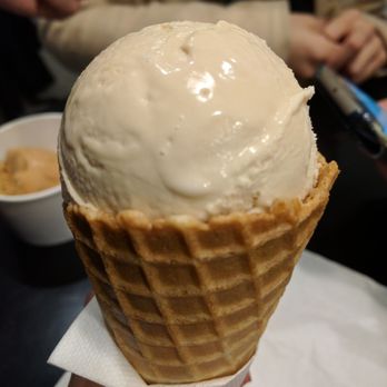 Fugo Desserts - 1 scoop of Earl grey ice cream with a waffle cone - Desserts Near Me - Toronto, Ontario Fugo Desserts - 1 scoop of Earl grey ice cream with a waffle cone - Desserts Near Me - Toronto, Ontario