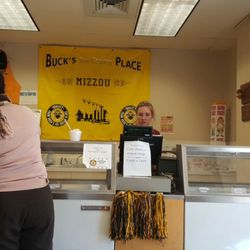 Buck's Ice Cream Place - Counter.