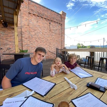 Old Mulehouse - Gorgeous outside seating! - Pubs Near Me - Jasper, Georgia Old Mulehouse - Gorgeous outside seating! - Pubs Near Me - Jasper, Georgia