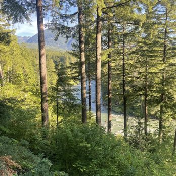 Roaring River Bed & Breakfast - Views - Bed & Breakfast Near Me - North Bend, Washington