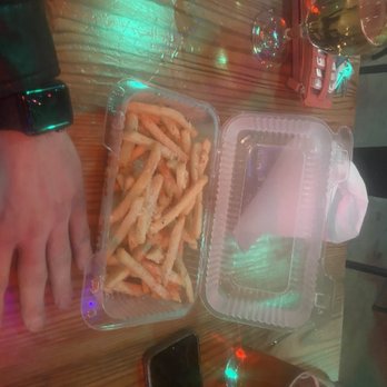 Twin City Minis - A rip off of 9 dollar frozen fries. - Food Trucks Near Me Twin City Minis - A rip off of 9 dollar frozen fries. - Food Trucks Near Me