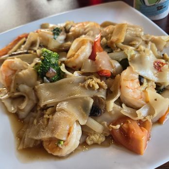 Mango Tree - Pad Kee Mao - Shrimp - Thai Near Me - Houston, Texas