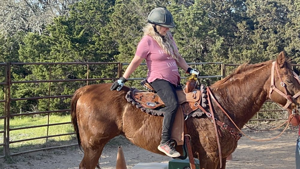 Azteca Stables - equestrian in Canyon Lake, TX