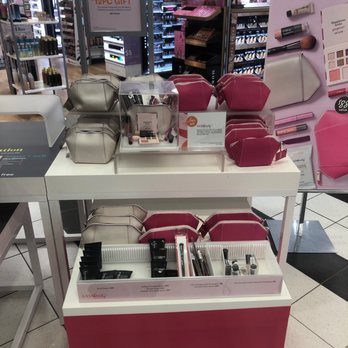 Ulta Beauty - Great gift with $19.50 of Ulta Beauty Collection products! - Cosmetics & Beauty Supply Near Me - Naperville, Illinois