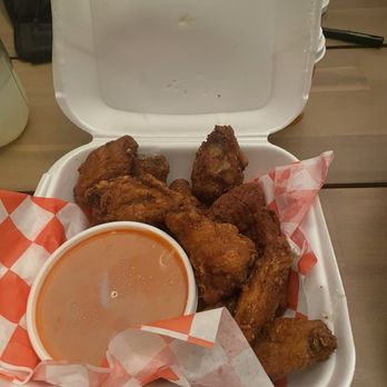 Smoke N Bones BBQ - Fried chicken wings with buffalo on the side - Barbeque Near Me - Saint Louis, Missouri