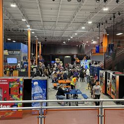 Sky Zone - The main entrance/snack bar area.