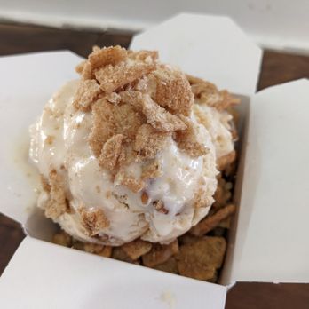 Ninety’s Dessert Bar - Cinnamon Toast Crunch bread pudding - Ice Cream & Frozen Yogurt Near Me - Charlotte, North Carolina