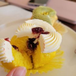 Cakes By Nerwan - Lemon raspberry