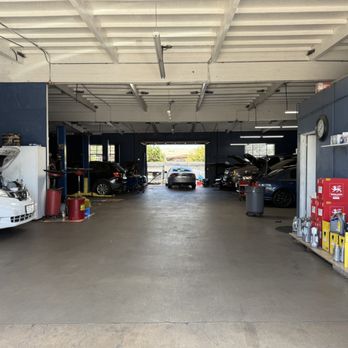 South Bay Auto Repair - Spacious work area keeps your car safe from accidents due to overcrowding. - Auto Repair Near Me - Gardena, California South Bay Auto Repair - Spacious work area keeps your car safe from accidents due to overcrowding. - Auto Repair Near Me - Gardena, California