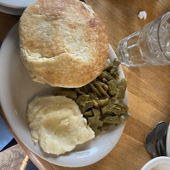Old Mill Restaurant - Chicken pot pie and mashed potatoes and green beans - American Near Me - Pigeon Forge, Tennessee