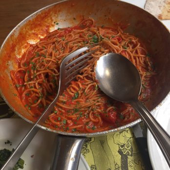 Yellow Bar - Spaghetti with tomatoes, peppers & olive oil. - Pizza Near Me - Florence, FI Yellow Bar - Spaghetti with tomatoes, peppers & olive oil. - Pizza Near Me - Florence, FI