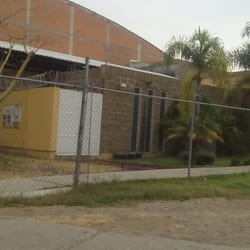 Fundación Leonesa Servir - esto se ve sobre la banqueta