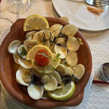 Taverna Alfacinha - Clams appetizer - Seafood Near Me - Lisbon, 11 Taverna Alfacinha - Clams appetizer - Seafood Near Me - Lisbon, 11