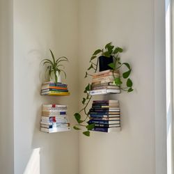 Park Slope Therapy - Bookshelves at Park Slope Therapy's bright and airy office in Brooklyn, NY.