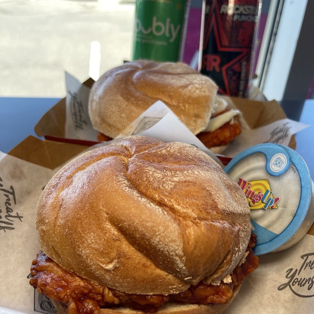WingsUp! - Sandwiches - Sandwiches Near Me - Oakville, Ontario WingsUp! - Sandwiches - Sandwiches Near Me - Oakville, Ontario