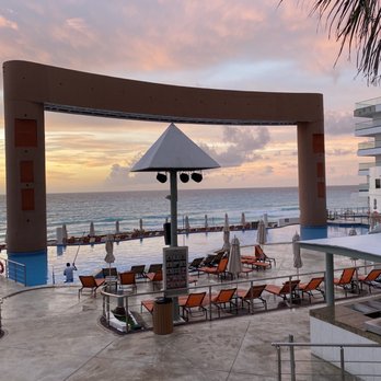 Beach Palace Cancun - Unforgettable sunset - Resorts Near Me - Cancún, ROO