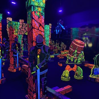 Putting Edge - Mini Golf Near Me - Novi, Michigan