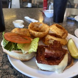 Bacon cheeseburger with onion rings Bacon cheeseburger with onion rings
