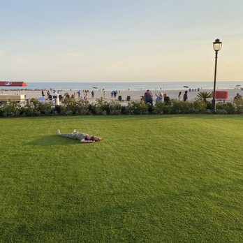 Hotel del Coronado, Curio Collection by Hilton - The beautiful lawn - Coronado, CA