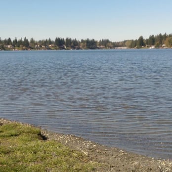 Lake Meridian Park - Beautiful day today at the Lake! Water isn't too bad either. - Lakes Near Me - Kent, Washington