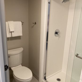 Holiday Inn Express Prescott - Bathroom - Hotels Near Me - Prescott, Arizona Holiday Inn Express Prescott - Bathroom - Hotels Near Me - Prescott, Arizona