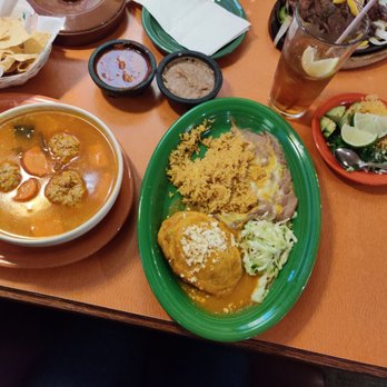 Si Señor Family Mexican Restaurant - (Left) Albondigas soup, (green plate) chile rellenos, (small round red plate) soup topping, top right carne fajitas - Mexican Near Me - Beaverton, Oregon Si Señor Family Mexican Restaurant - (Left) Albondigas soup, (green plate) chile rellenos, (small round red plate) soup topping, top right carne fajitas - Mexican Near Me - Beaverton, Oregon