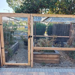 De La Cruz Pro Gardening - Vegetable cage