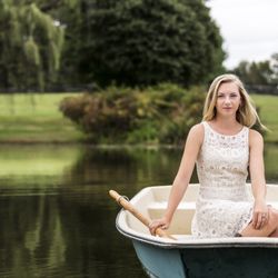 Arnel Gonce Photography - Senior Portrait Session at Boxwood Winery, near Salamander Resort in Middleburg. Book your Session now with Arnel Gonce Photography!
