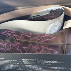 El Centenario - Found the perfect pair of COMFORTABLE boots and they will accommodate a wider calf.