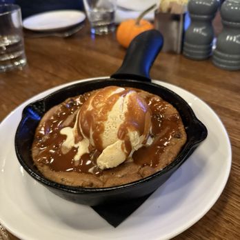 Crosby's Kitchen - Skillet Cookie - American Near Me - Niles, Illinois