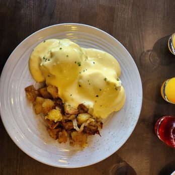 Craftz Lounge - Eggs Florentine - Cocktail Bars Near Me - Riverside, California Craftz Lounge - Eggs Florentine - Cocktail Bars Near Me - Riverside, California