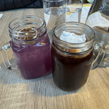 Kin Dee - Butterfly pea limeade and Thai tea - Thai Near Me - Seattle, Washington