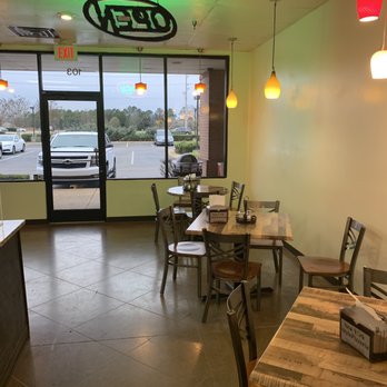 New York Style Pizzeria - empty tables and chairs - Pizza Near Me - Collierville, Tennessee New York Style Pizzeria - empty tables and chairs - Pizza Near Me - Collierville, Tennessee