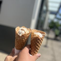 Salt & Straw - Jasmin milk tea ice cream Sea Salt w/ Caramel Ribbons