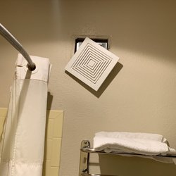 Quality Inn - Broken bathroom vent
