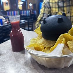 Mexico Lindo Grill & Cantina - Chips and salsa