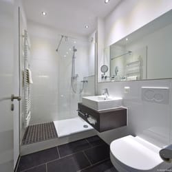 Neues Parkhotel - Badezimmer mit Dusche