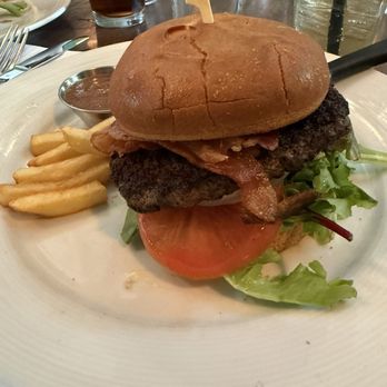 The Well and Table - Gluten free burger - Cocktail Bars Near Me - Issaquah, Washington The Well and Table - Gluten free burger - Cocktail Bars Near Me - Issaquah, Washington