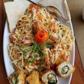 Emohruo Beach Resort - Noodle dish - Resorts Near Me - Pagudpud, ILN