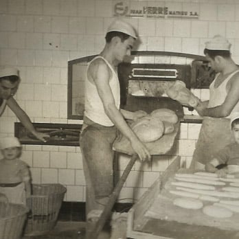 El Forn de la Cantonada - el forn era de llenya - Bakeries Near Me - Barcelona, B El Forn de la Cantonada - el forn era de llenya - Bakeries Near Me - Barcelona, B
