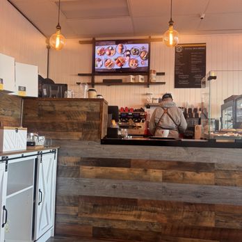 Dolce & Bake Café/Bakery - Interior - Cafes Near Me - Orlando, Florida