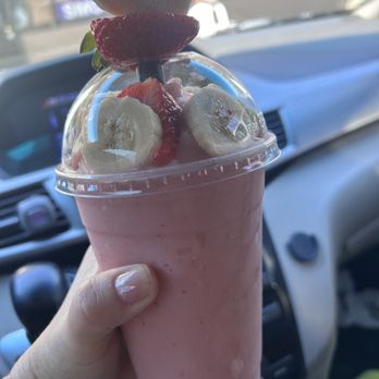 Cascada Refrescante - Strawberry banana smootie - Ice Cream & Frozen Yogurt Near Me - Buena Park, California Cascada Refrescante - Strawberry banana smootie - Ice Cream & Frozen Yogurt Near Me - Buena Park, California